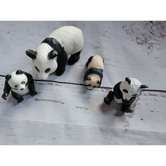 lot of 4 panda bear mom and cubs figures - Picture 2 of 8